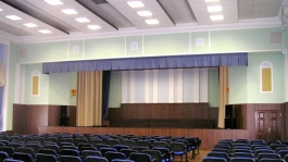 Двери в актовый зал, Школа